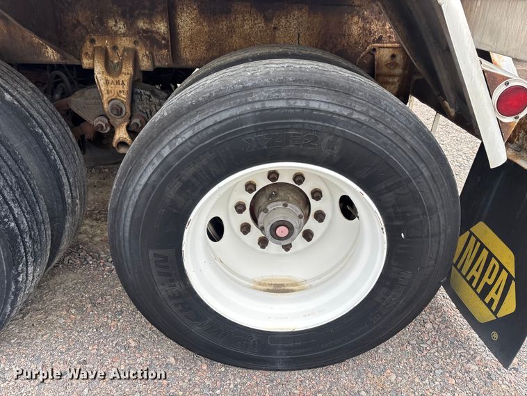 image for item DU0453 1974 Great Dane tank trailer