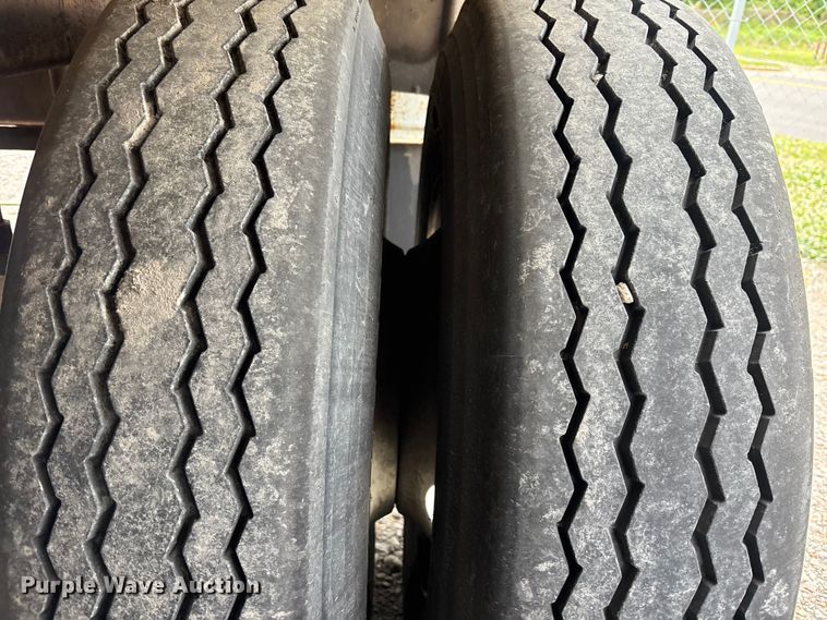 image for item DU0453 1974 Great Dane tank trailer