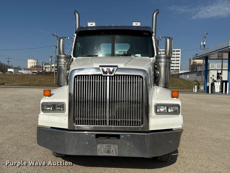 image for item DU3716 2015 Western Star 4900 SB glider kit semi truck 