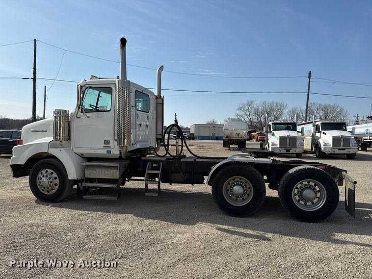 image for item DU3716 2015 Western Star 4900 SB glider kit semi truck 