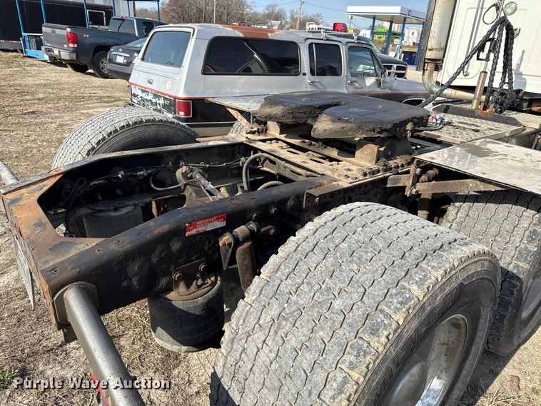 image for item DU3716 2015 Western Star 4900 SB glider kit semi truck 