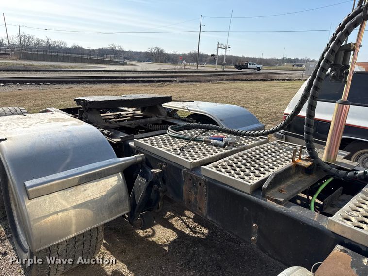 image for item DU3716 2015 Western Star 4900 SB glider kit semi truck 