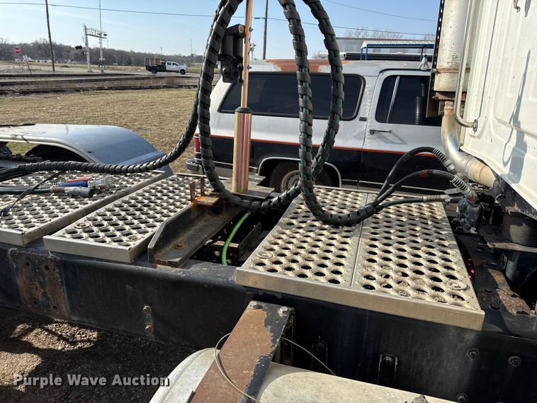 image for item DU3716 2015 Western Star 4900 SB glider kit semi truck 