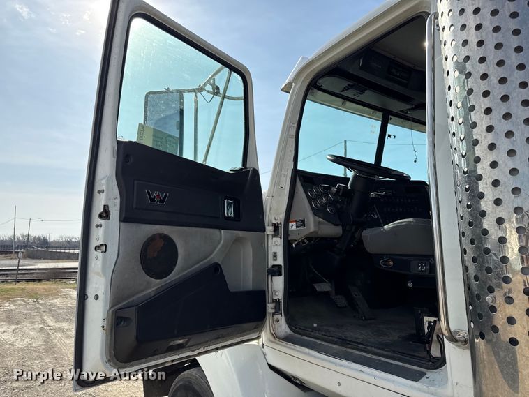 image for item DU3716 2015 Western Star 4900 SB glider kit semi truck 