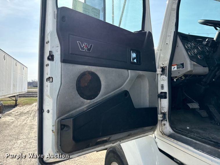 image for item DU3716 2015 Western Star 4900 SB glider kit semi truck 