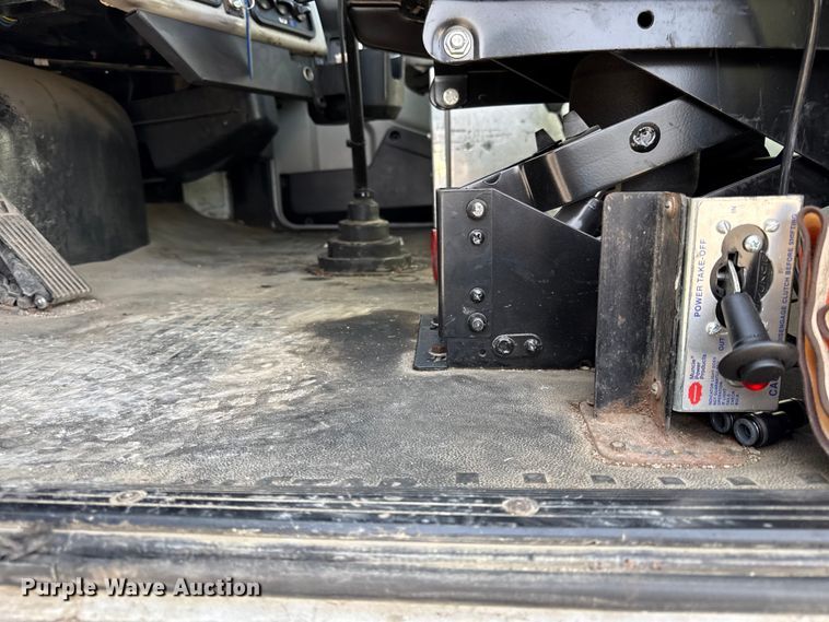 image for item DU3716 2015 Western Star 4900 SB glider kit semi truck 