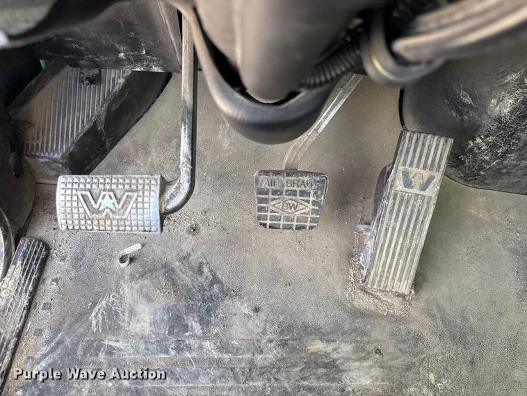 image for item DU3716 2015 Western Star 4900 SB glider kit semi truck 