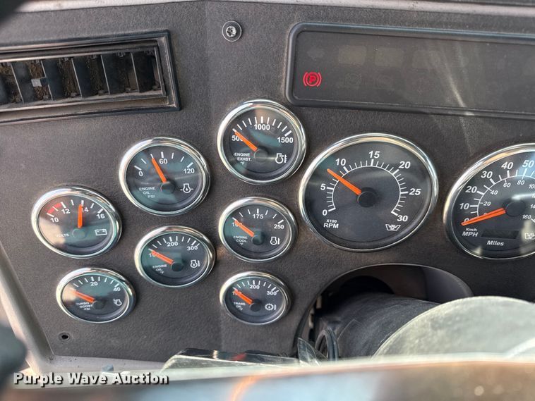 image for item DU3716 2015 Western Star 4900 SB glider kit semi truck 