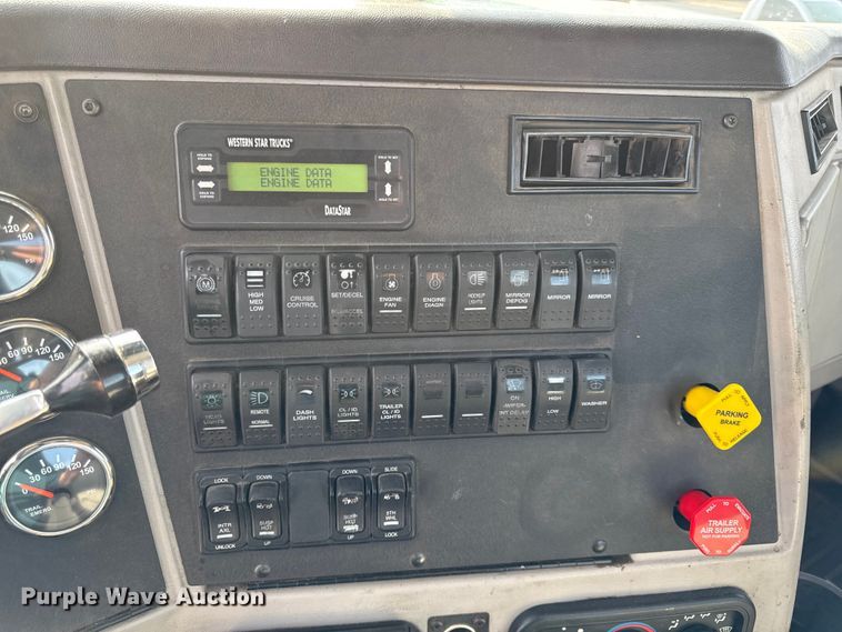 image for item DU3716 2015 Western Star 4900 SB glider kit semi truck 