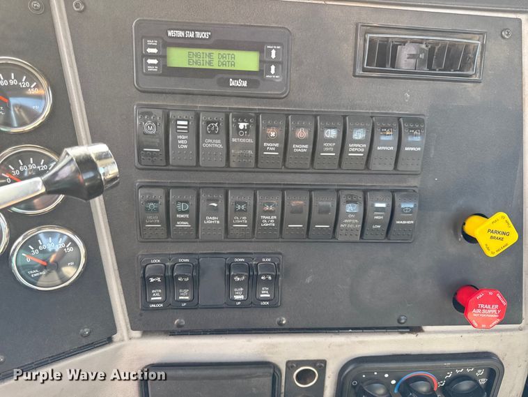 image for item DU3716 2015 Western Star 4900 SB glider kit semi truck 