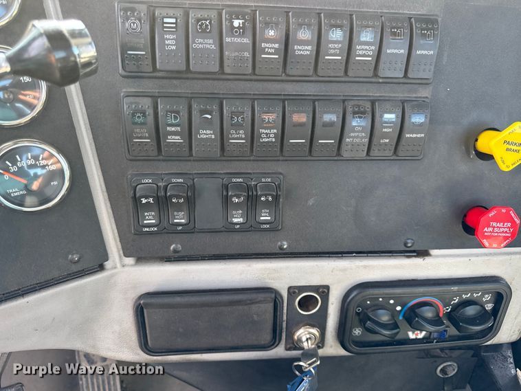 image for item DU3716 2015 Western Star 4900 SB glider kit semi truck 