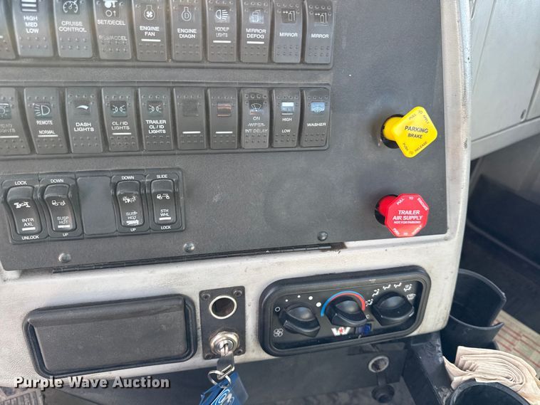 image for item DU3716 2015 Western Star 4900 SB glider kit semi truck 