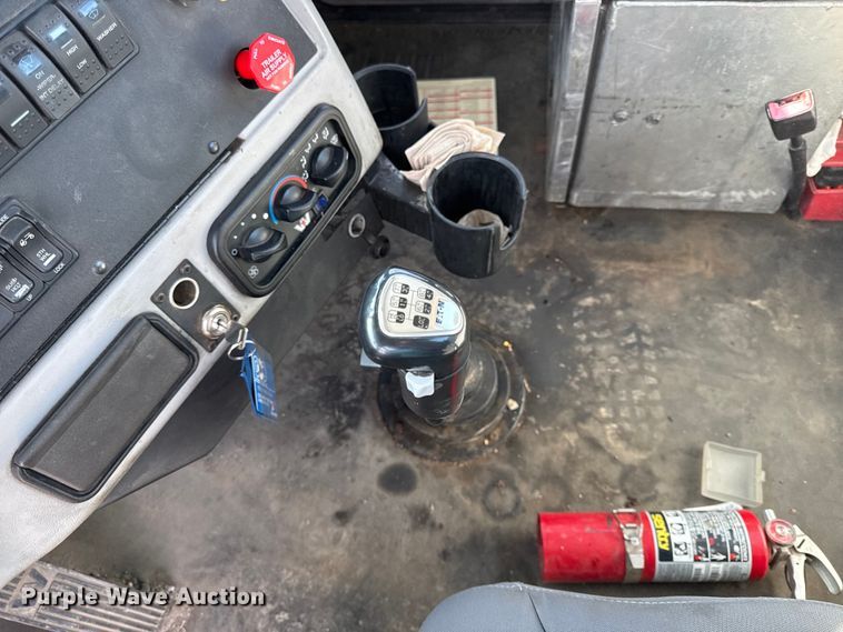 image for item DU3716 2015 Western Star 4900 SB glider kit semi truck 