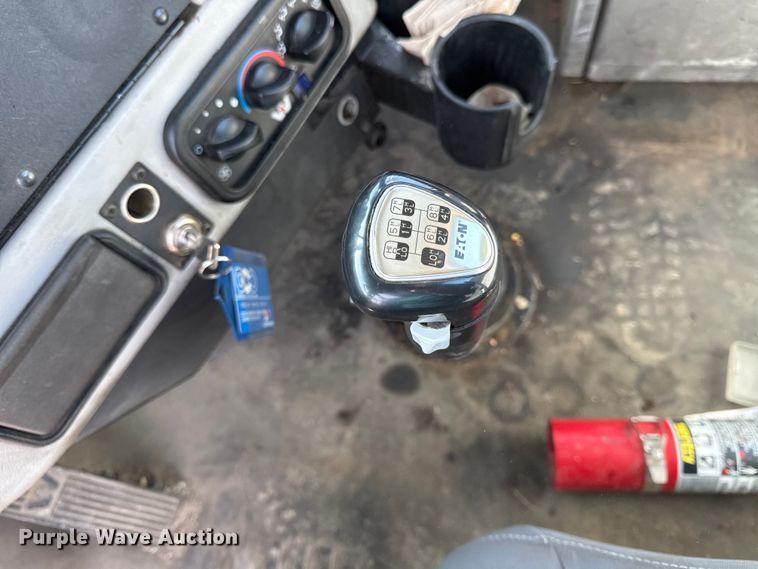 image for item DU3716 2015 Western Star 4900 SB glider kit semi truck 