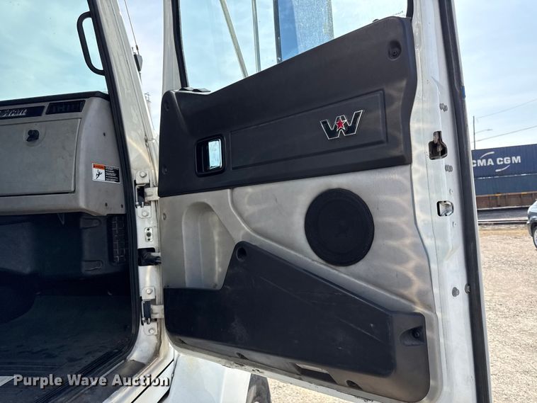 image for item DU3716 2015 Western Star 4900 SB glider kit semi truck 