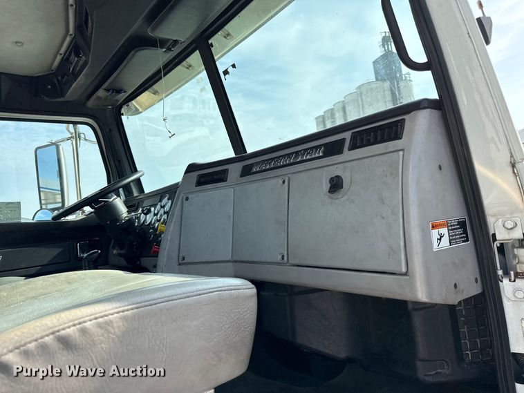 image for item DU3716 2015 Western Star 4900 SB glider kit semi truck 