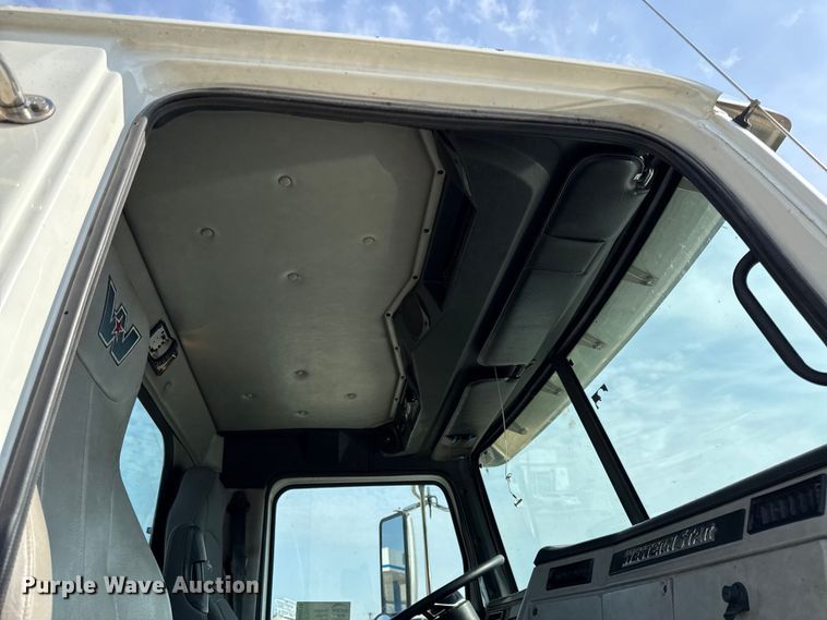 image for item DU3716 2015 Western Star 4900 SB glider kit semi truck 