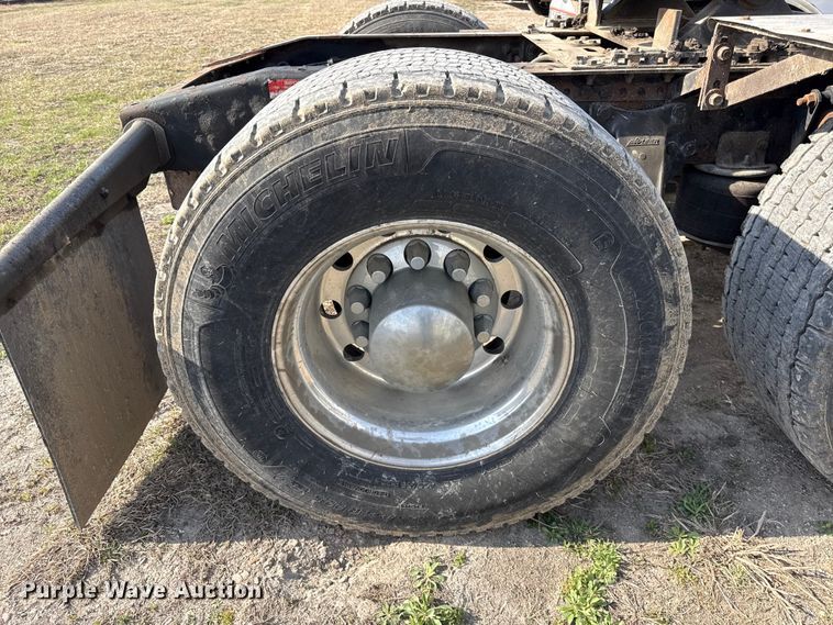 image for item DU3716 2015 Western Star 4900 SB glider kit semi truck 