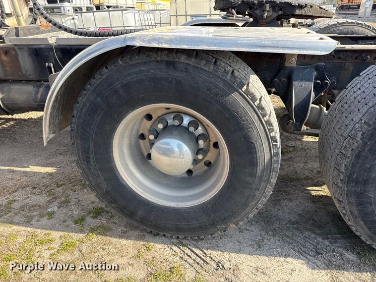 image for item DU3716 2015 Western Star 4900 SB glider kit semi truck 