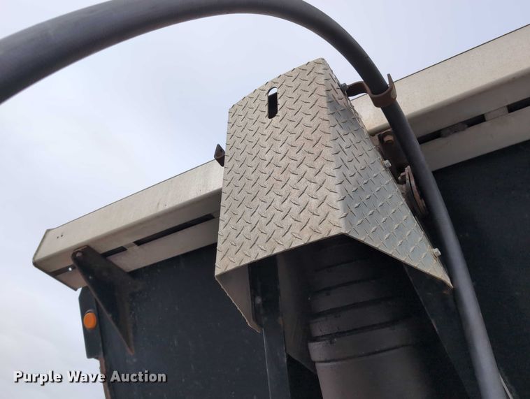 image for item DV0839 2002 Midland St2400 end dump trailer