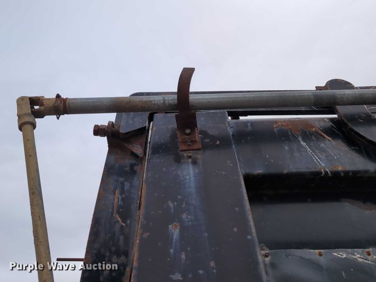 image for item DV0839 2002 Midland St2400 end dump trailer