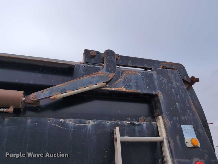 image for item DV0839 2002 Midland St2400 end dump trailer