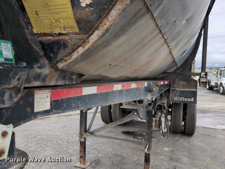 image for item DV0839 2002 Midland St2400 end dump trailer