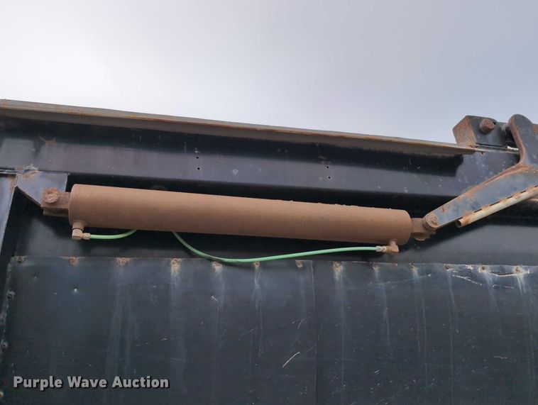 image for item DV0839 2002 Midland St2400 end dump trailer