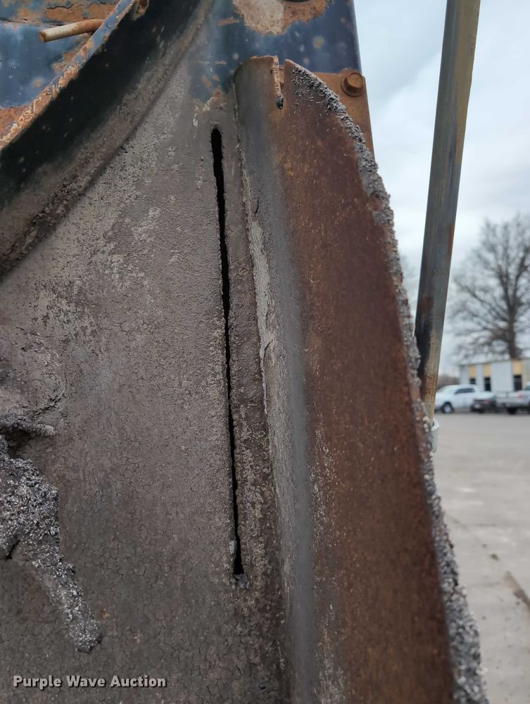 image for item DV0839 2002 Midland St2400 end dump trailer