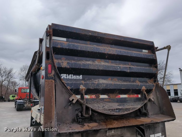 image for item DV0839 2002 Midland St2400 end dump trailer