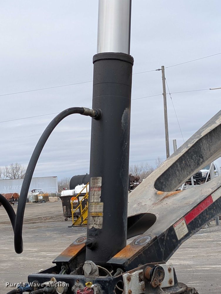 image for item DV0839 2002 Midland St2400 end dump trailer