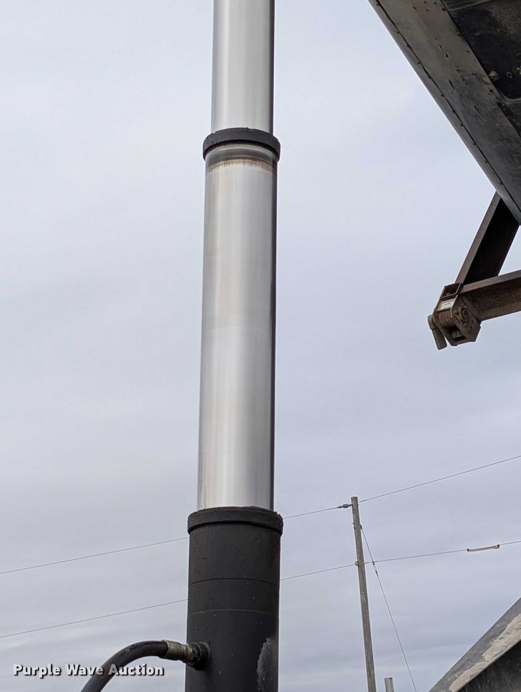 image for item DV0839 2002 Midland St2400 end dump trailer