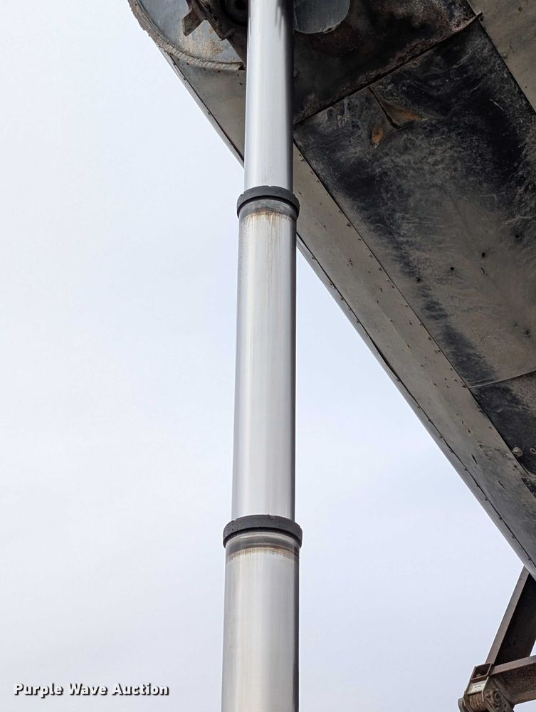 image for item DV0839 2002 Midland St2400 end dump trailer