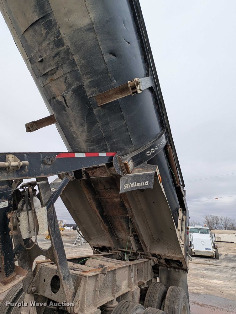 image for item DV0839 2002 Midland St2400 end dump trailer