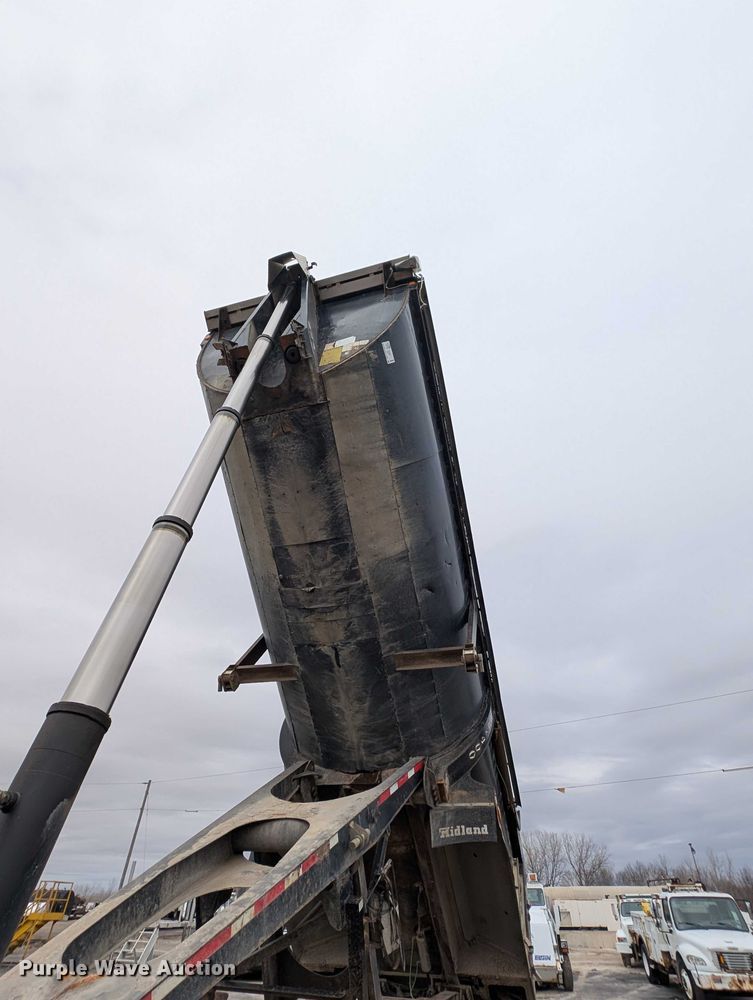 image for item DV0839 2002 Midland St2400 end dump trailer