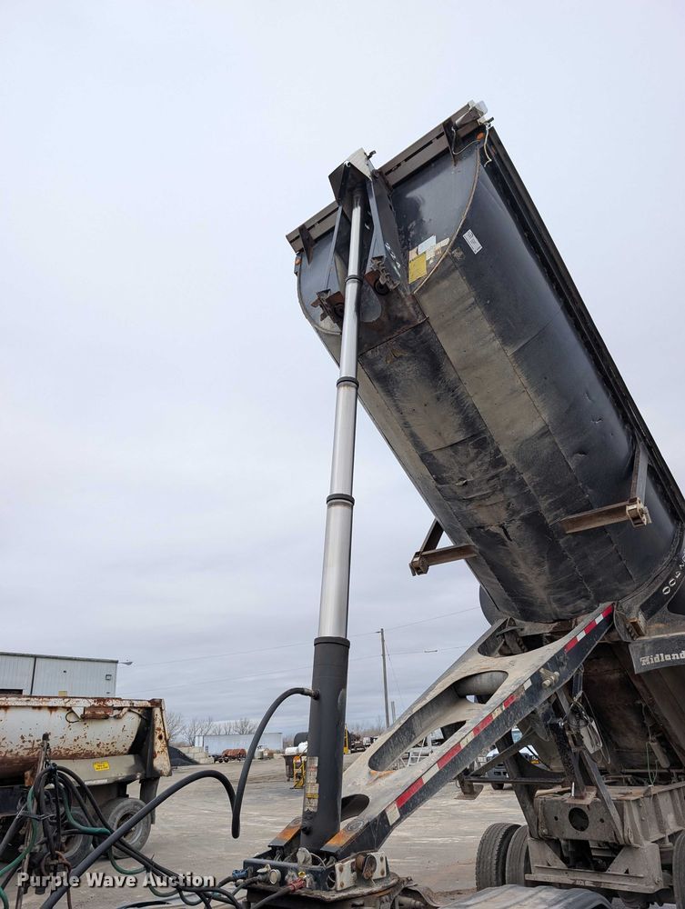 image for item DV0839 2002 Midland St2400 end dump trailer