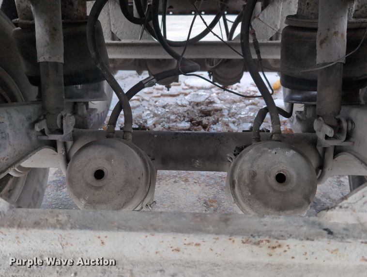 image for item DV0839 2002 Midland St2400 end dump trailer