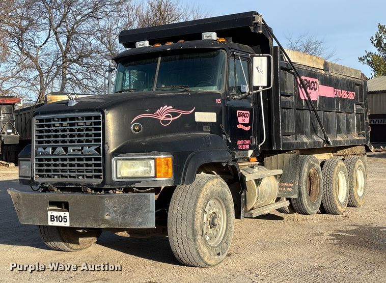 image for item DW7456 1999 Mack CL713 dump truck
