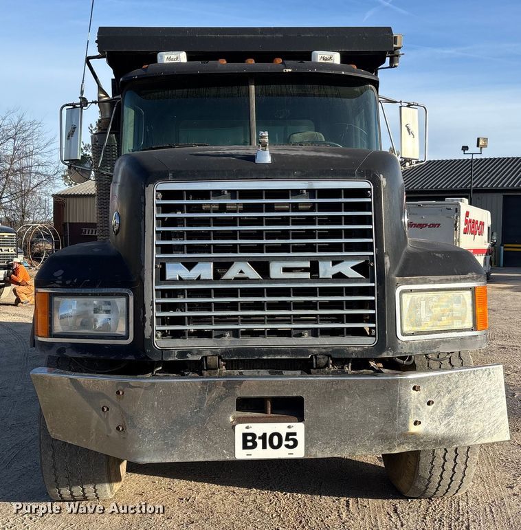 image for item DW7456 1999 Mack CL713 dump truck