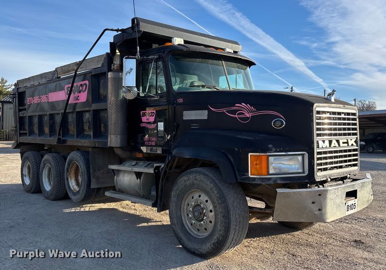 image for item DW7456 1999 Mack CL713 dump truck