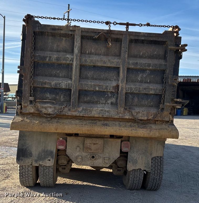 image for item DW7456 1999 Mack CL713 dump truck