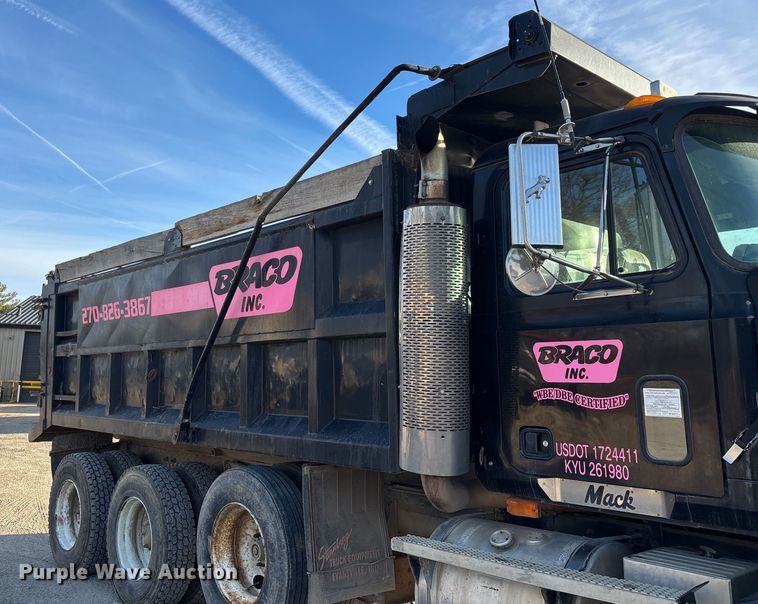 image for item DW7456 1999 Mack CL713 dump truck