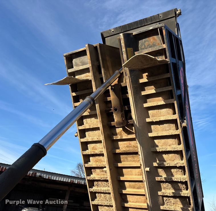 image for item DW7456 1999 Mack CL713 dump truck