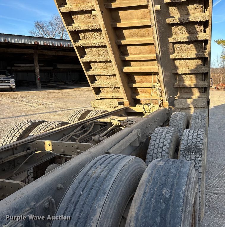 image for item DW7456 1999 Mack CL713 dump truck