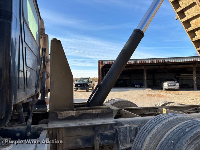 image for item DW7456 1999 Mack CL713 dump truck