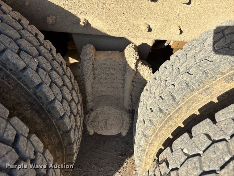 image for item DW7456 1999 Mack CL713 dump truck