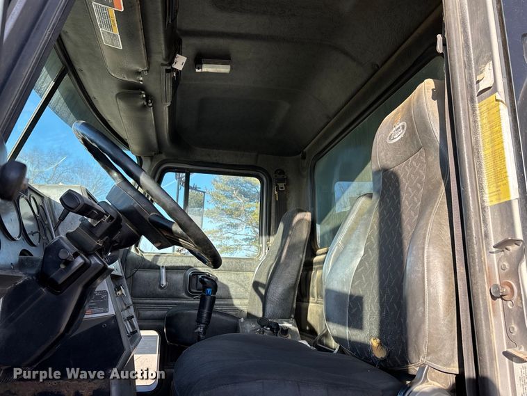 image for item DW7456 1999 Mack CL713 dump truck