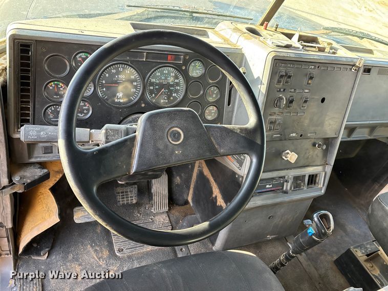 image for item DW7456 1999 Mack CL713 dump truck