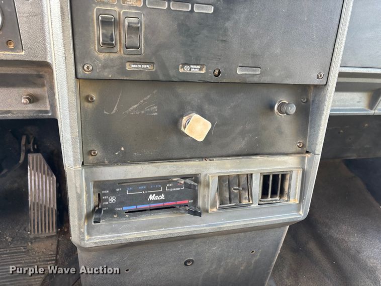 image for item DW7456 1999 Mack CL713 dump truck