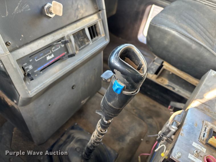 image for item DW7456 1999 Mack CL713 dump truck